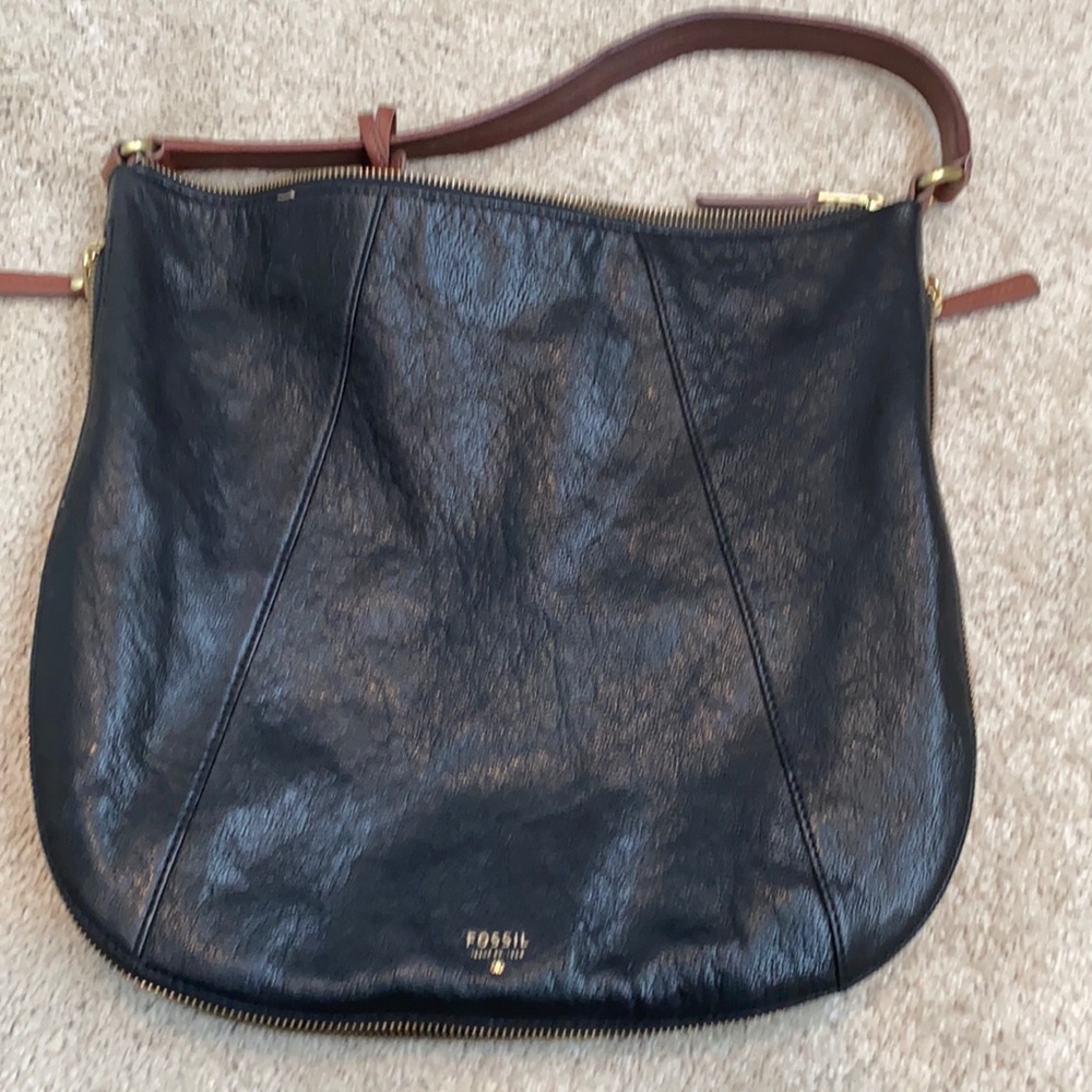 Fossil leather purse with zip bottom.